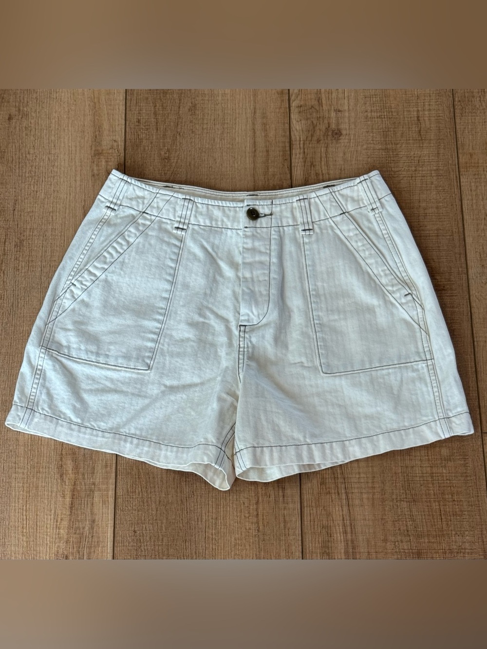 Faherty Utility Patch Pocket Shorts Women’s Size 28 Ivory 100% Cotton NWOT